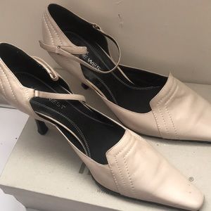 Nine West Cream Colored Pumps Sz.10